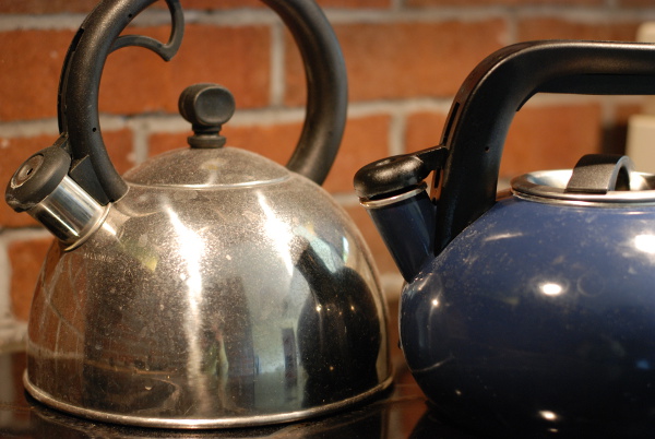 "Broken" tea kettles