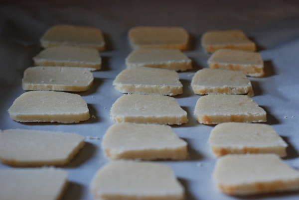 Tray of Heidesand cookies ready to bake