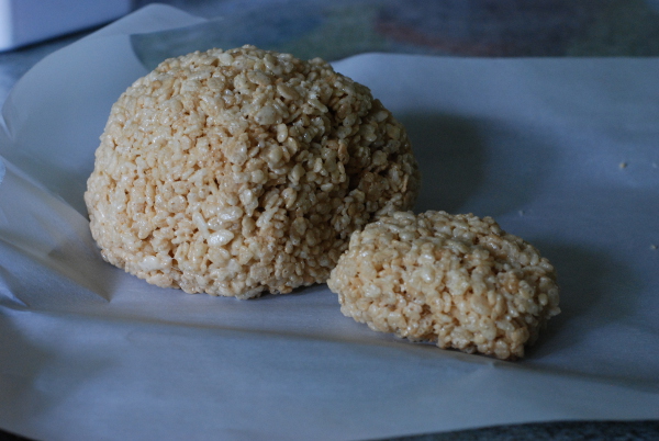 Forming the head and muzzle with rice krispie treats