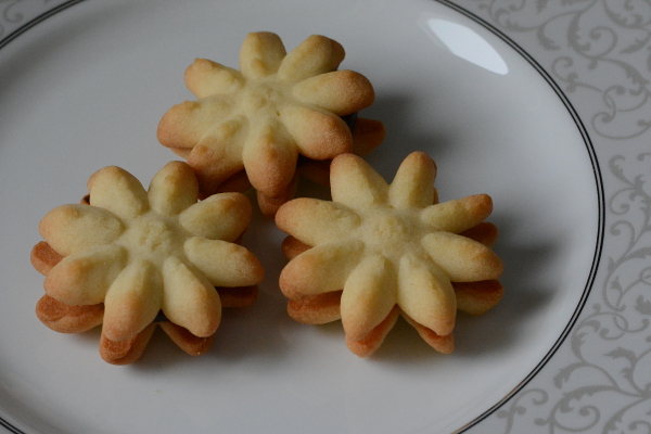 Christmas Kiss Cookies