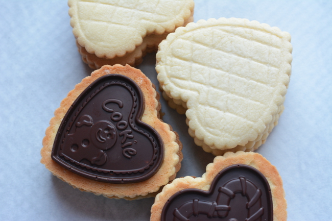 butter cookies with molded chocolate. Choco Leibniz and Petit écolier don't have to be just a special treat. Make these impressive butter cookies with molded chocolate at home!