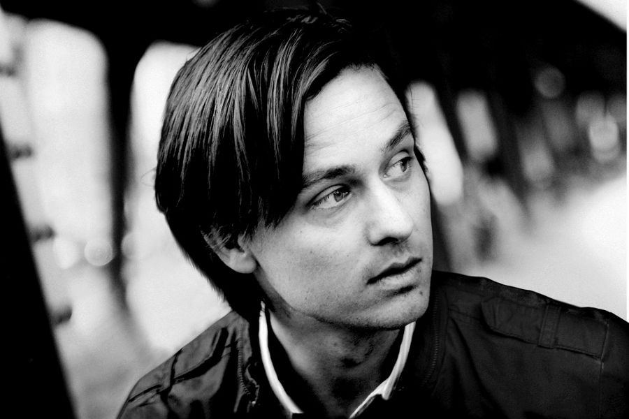 Practice German with film. Actor Tom Schilling in A Coffee in Berlin.