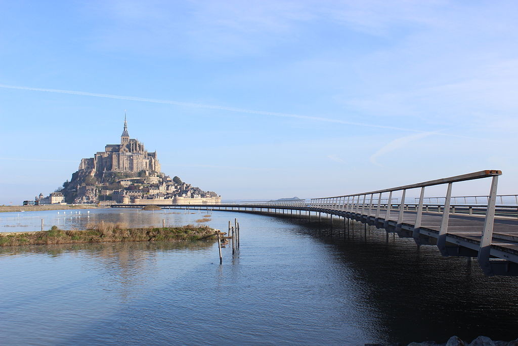 Mont_St_Michel_+_Jetée_par_Marée_haute