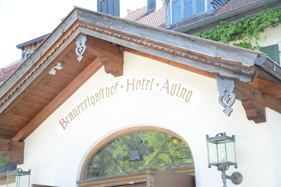 Details on the Brauereigasthof Hotel Aying building.