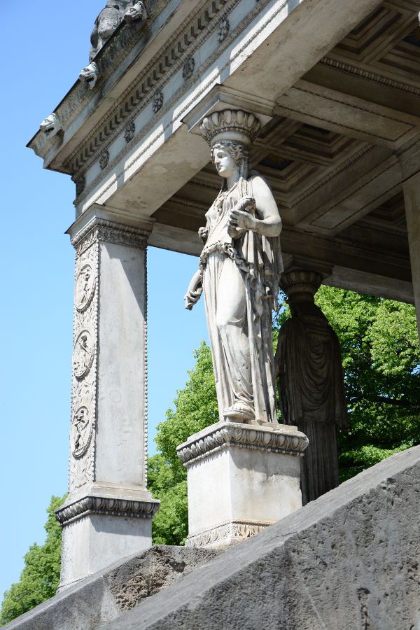 Statue on the temple of the Friedensengel.