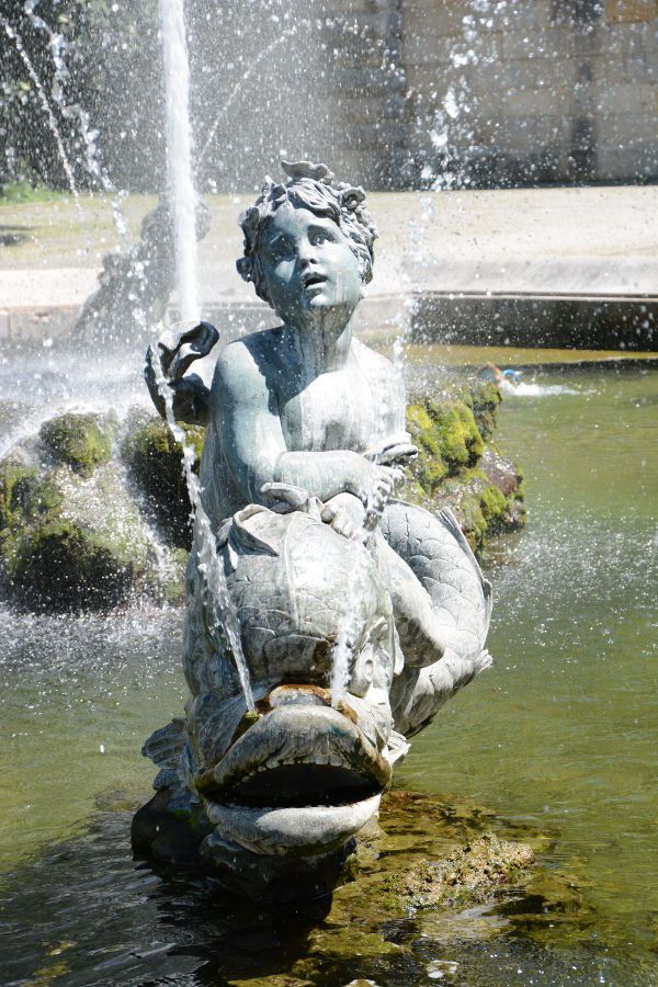 Putti Fountain at the Friedensengel seen up close.