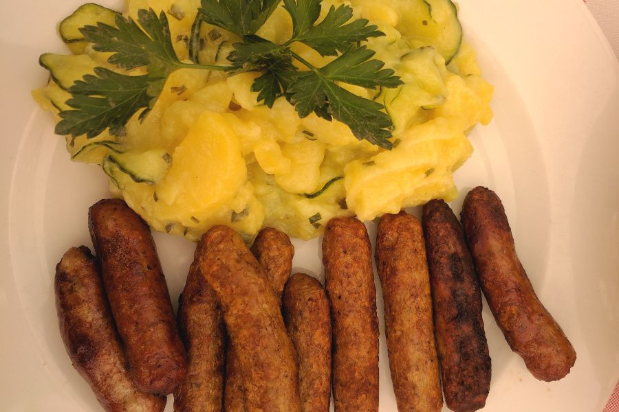 Nuremberg sausages accompany Red Beer at Hausbrauerei Altstadthof.