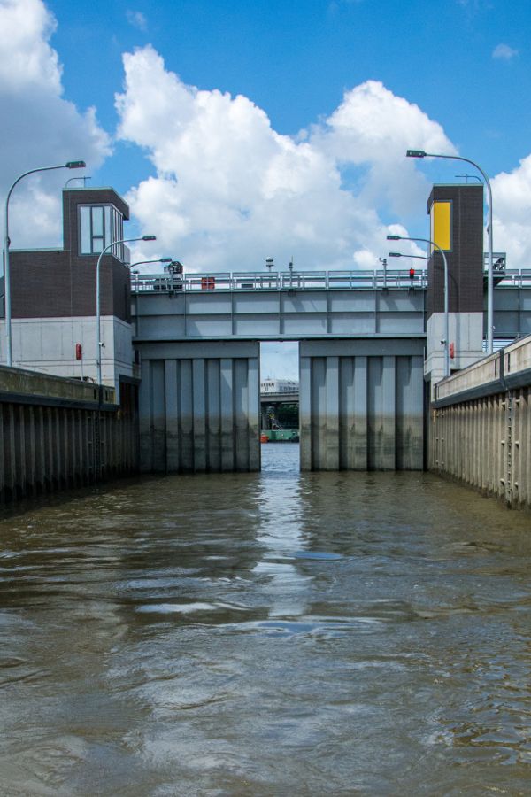 Rugenberg Lock (Rugenberger Schleuse) closing in Hamburg Harbor.