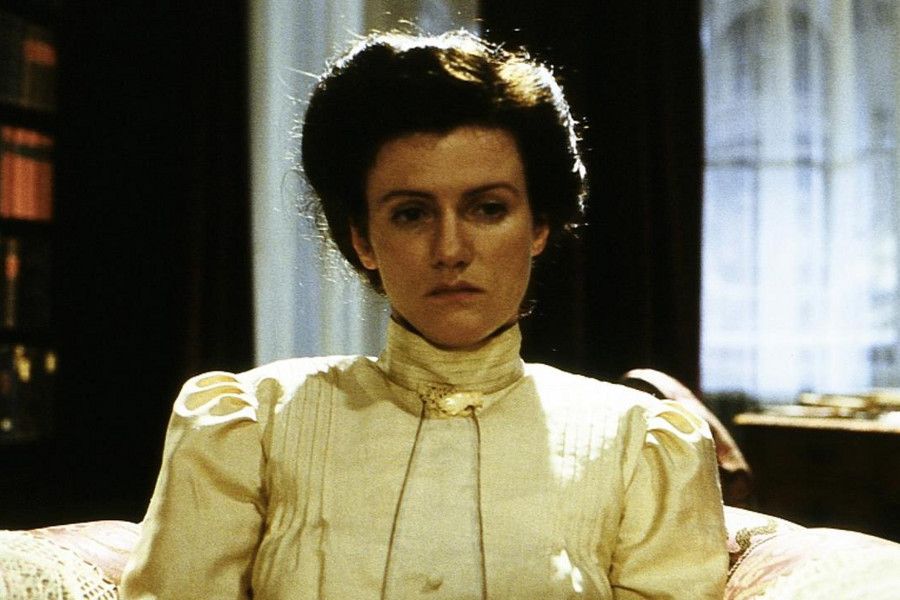 Learn German with the film Rosa Luxemburg from director Margarethe von Trotta.