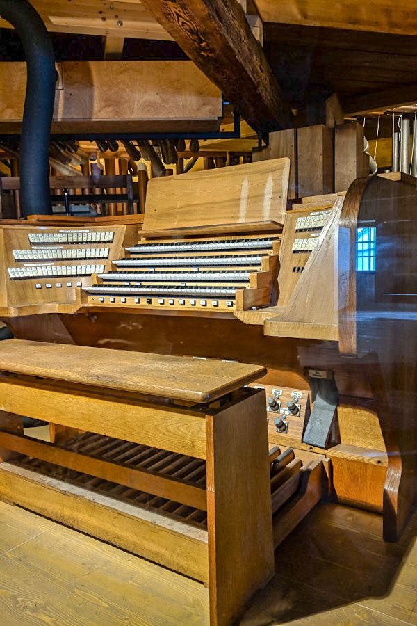 The Heroes' Organ (Heldenorgel) in Kufstein Fortress is the world's largest free-standing organ.