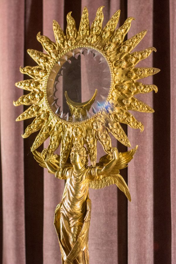 A gold and glass object from the Munich Residenz Schatzkammer.