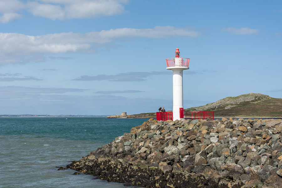 A signal at the very edge of the Howth pier.