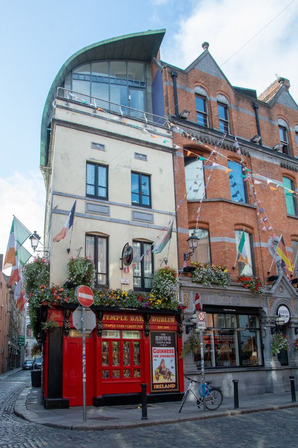 Temple Bar pub in Dublin, Ireland.