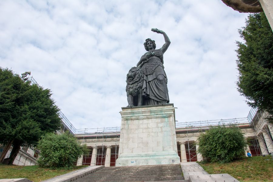 The Bavaria statue and Hall of Fame on the Wiesn.