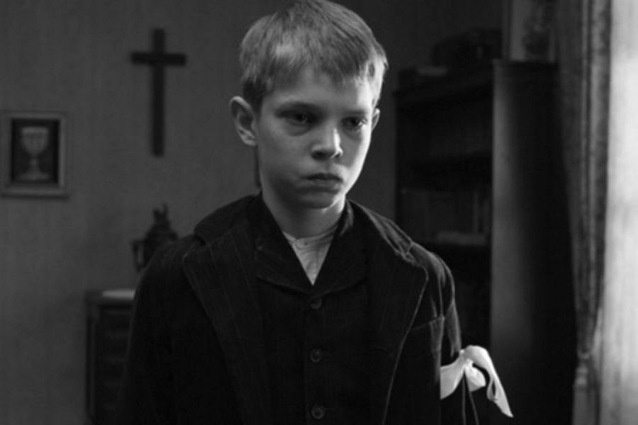 Learn German with director Michael Haneke's film The White Ribbon.