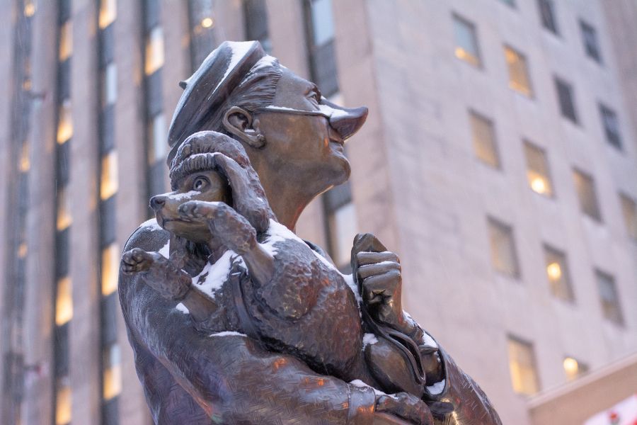 The Two Snobs sculpture in Montreal, Canada.