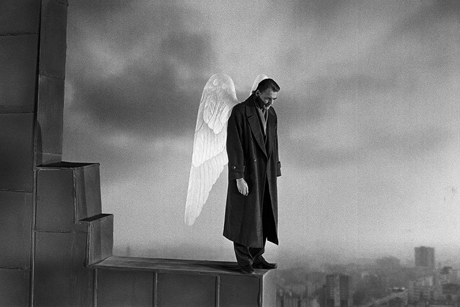 Learn German with the film Der Himmel über Berlin (Wings of Desire) starring Bruno Ganz.