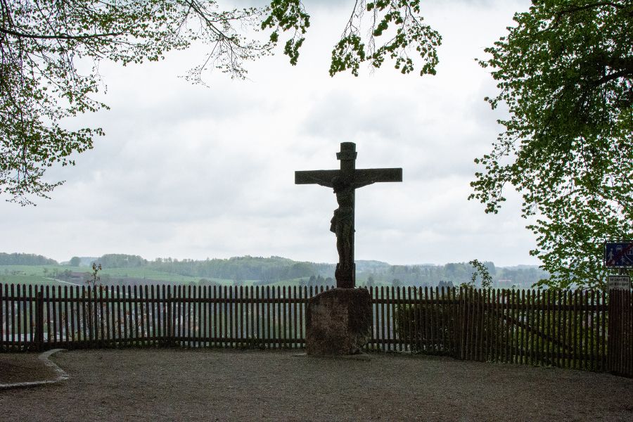 A crucifix stands at the Andechs overlook point.