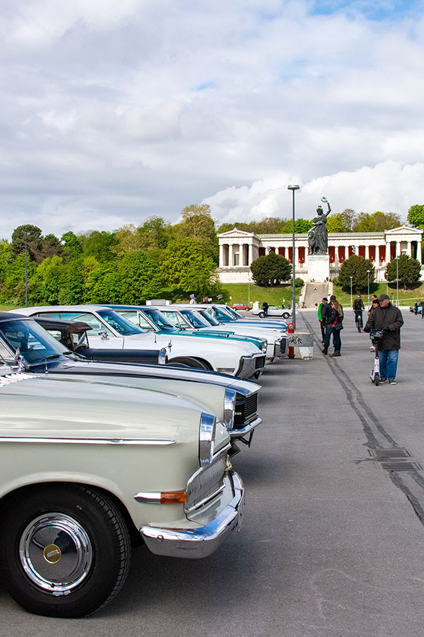 Cars on display before the Bavaria statue as part of the ACM Oldtimer-Treffen with the Munich Frühlingsfest.