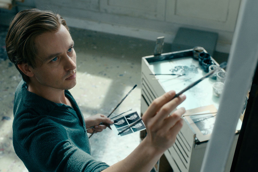 Learn German with the film Never Look Away from filmmaker Florian Henckel von Donnersmarck.