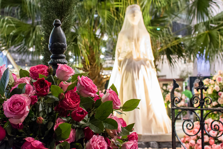 The Princess Grace Rose Garden exhibit at the Philadelphia Flower Show 2020.