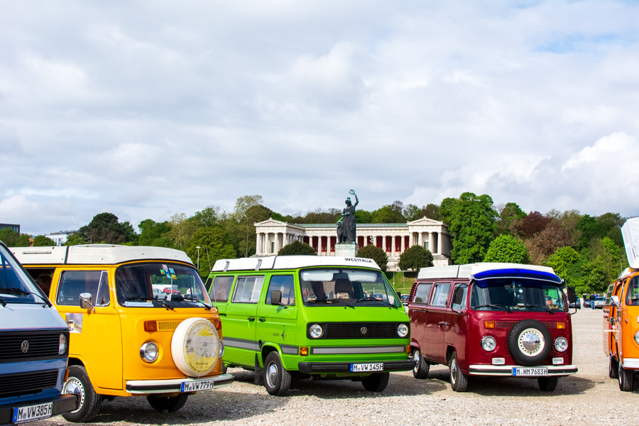 A group of Volkswagen vans line up on the Thersienwiese.