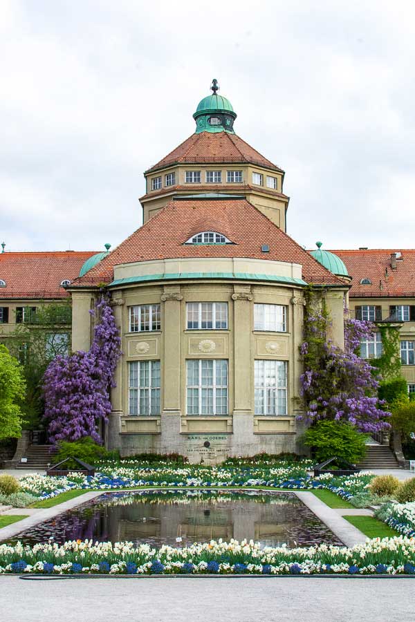 The impressive great hall at the Munich Botanical Garden.