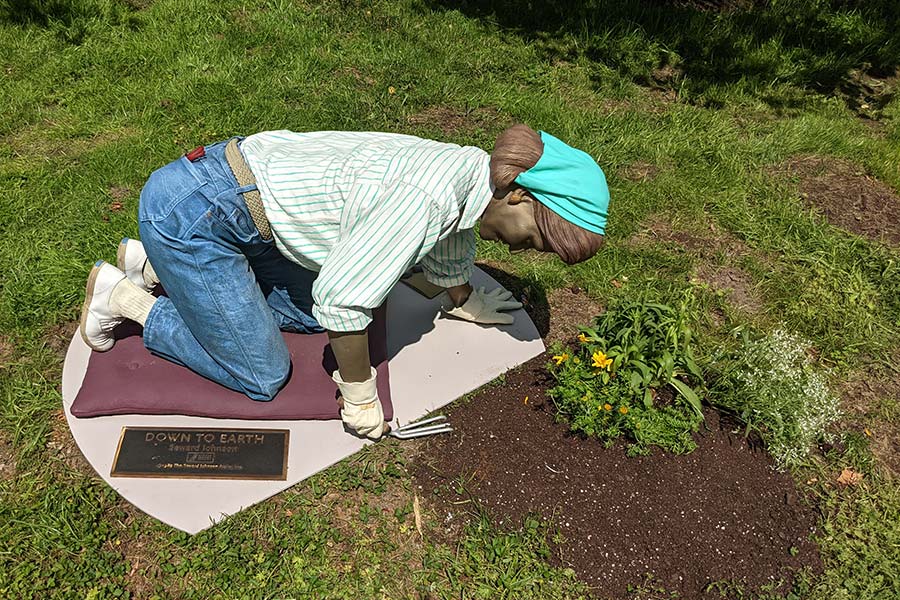 Seward Johnson's Down to Earth sculpture offers a pop of a surprise.