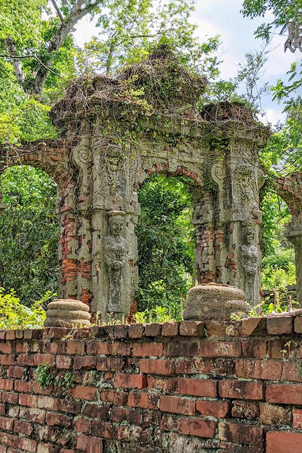 The stunning Crowninshield Garden at the Hagley Museum evokes Roman ruins.