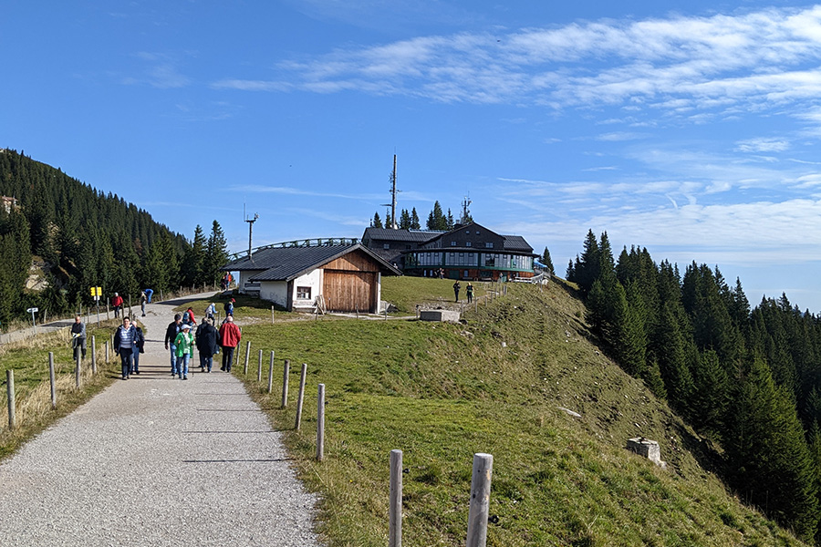 At the plateau is the Wallberg restaurant and cable car station.