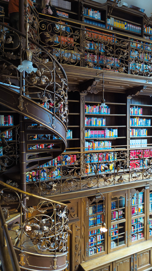 The upstairs of the Juristische Bibliothek in Munich.