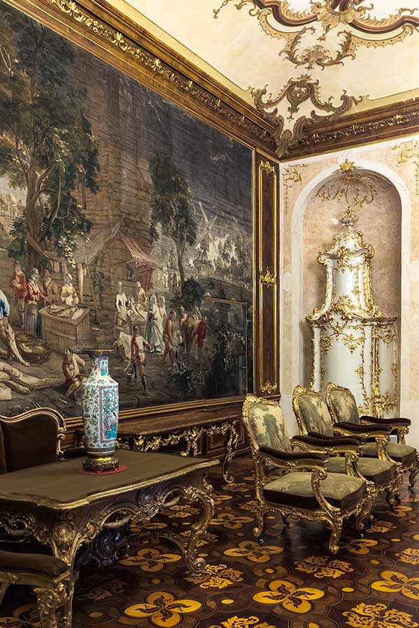 The Gobelin Salon inside Schönbrunn Palace can be viewed on the Grand Tour.